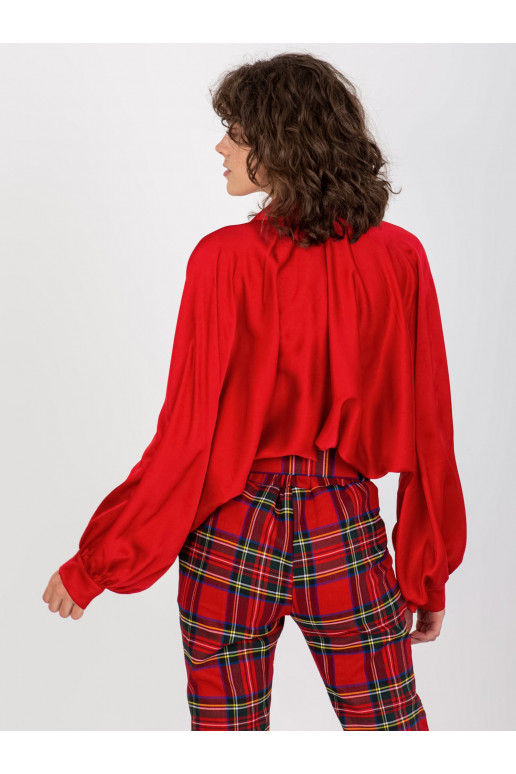 Tmavě červená imitace saténové košile...