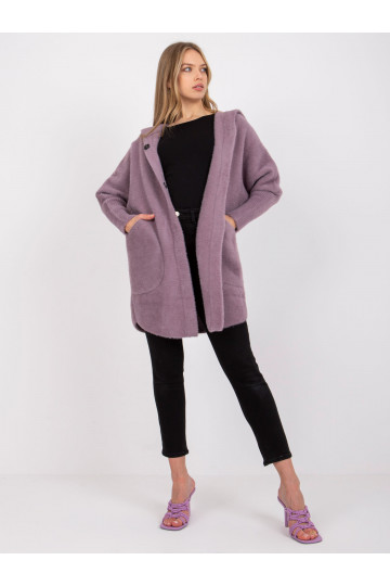Světle fialový kabát...