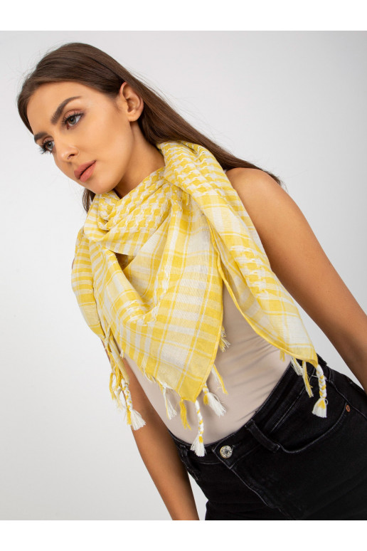 Světle žluto-bílý kostkovaný šátek...