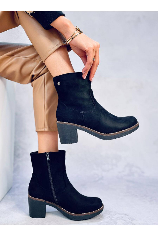 Batai su guminiu kulnu juodos spalvos... Batai su guminiu kulnu juodos spalvos...