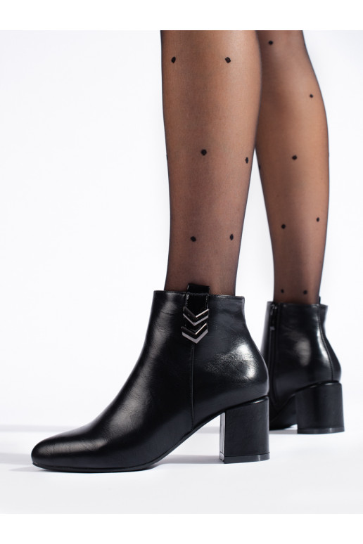 Elegantiški batai su kulniukais...