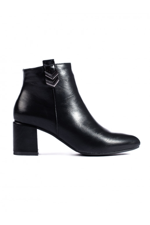 Elegantiški batai su kulniukais...