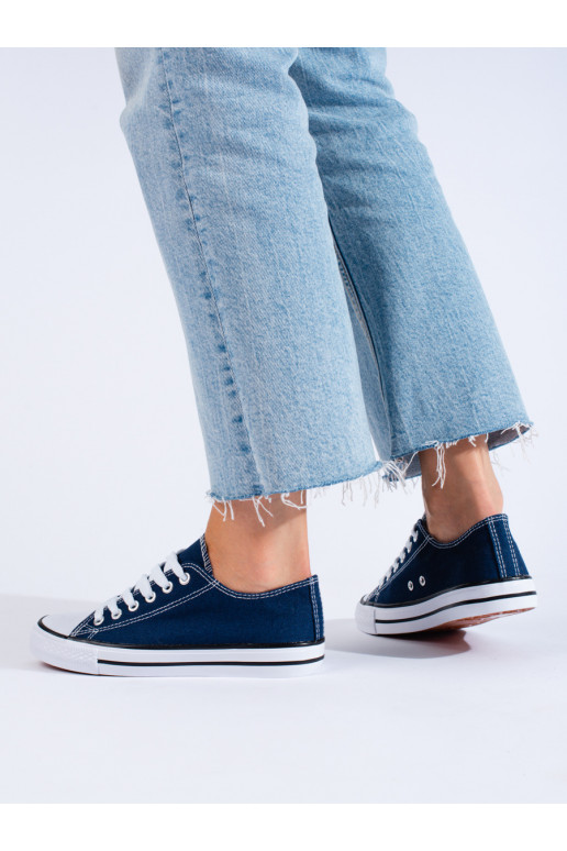 Klasické tmavomodré tenisky