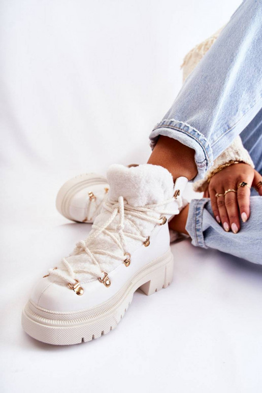 Pašiltinti aulinukai baltos spalvos...