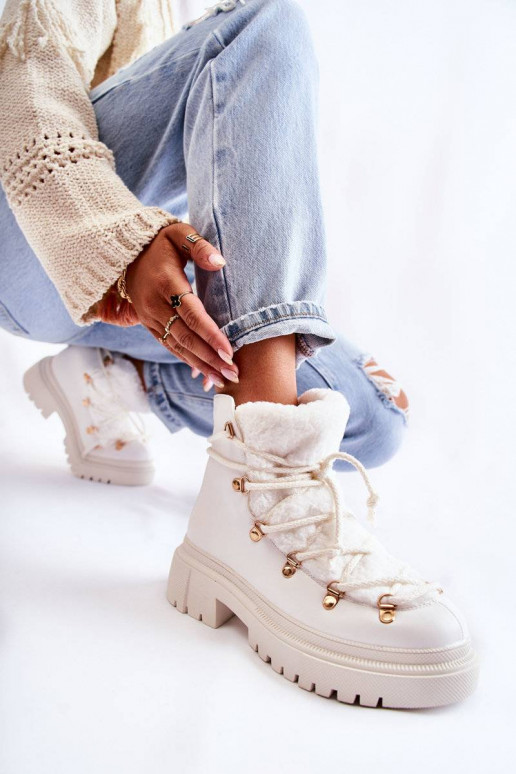 Pašiltinti aulinukai baltos spalvos...