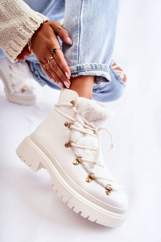 Pašiltinti aulinukai baltos spalvos...