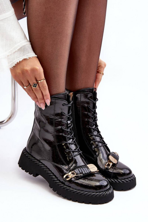 Lakuoti aulinukai su ornamentais...