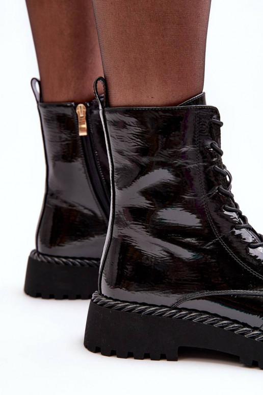 Lakuoti aulinukai su ornamentais...