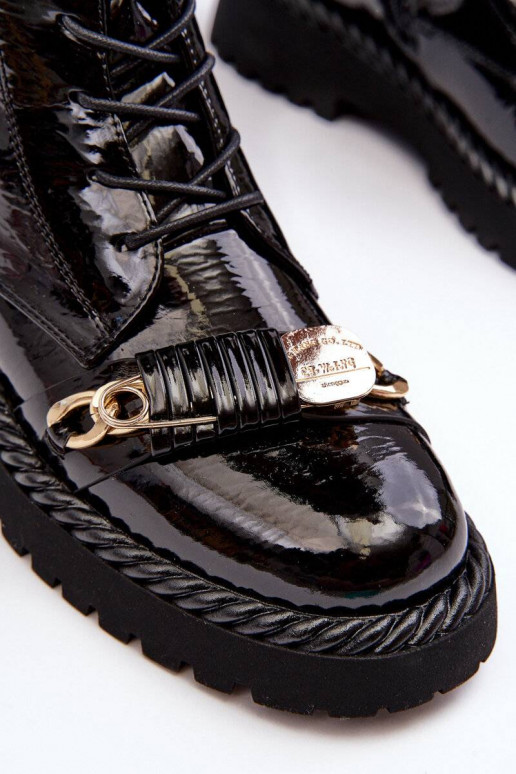 Lakuoti aulinukai su ornamentais...