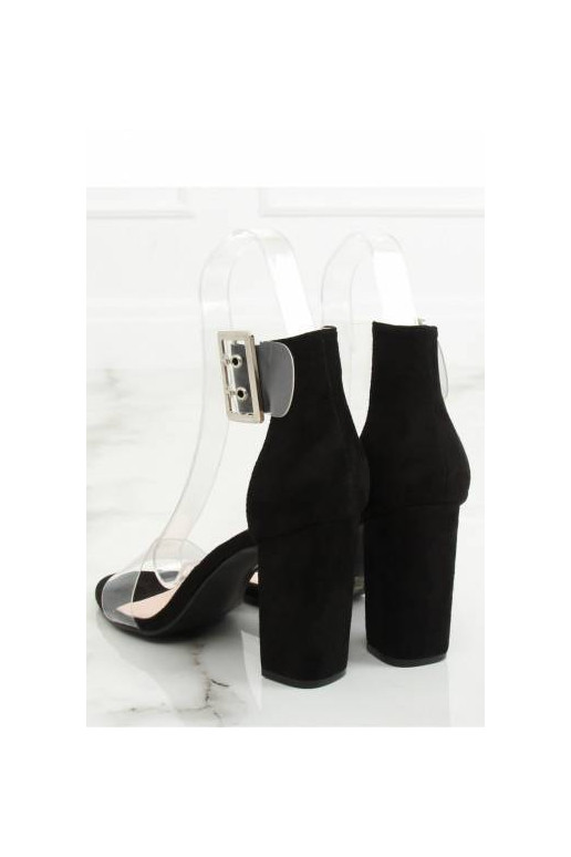 Boty s podpatky černé barvy Inello
