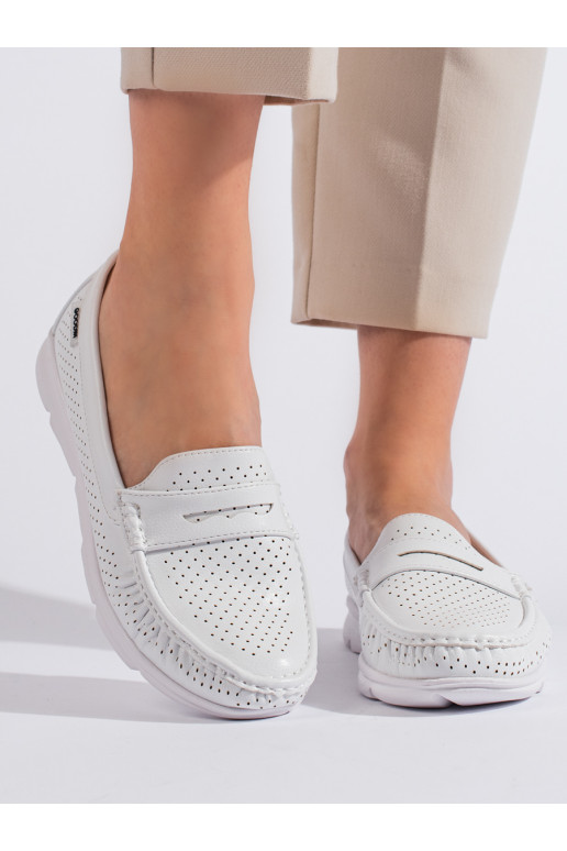 Bílé dírkované dámské mokasíny