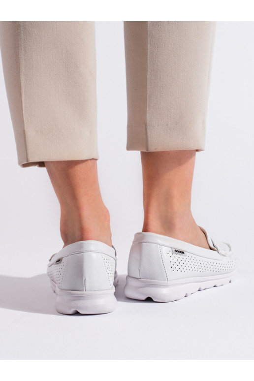 Bílé dírkované dámské mokasíny