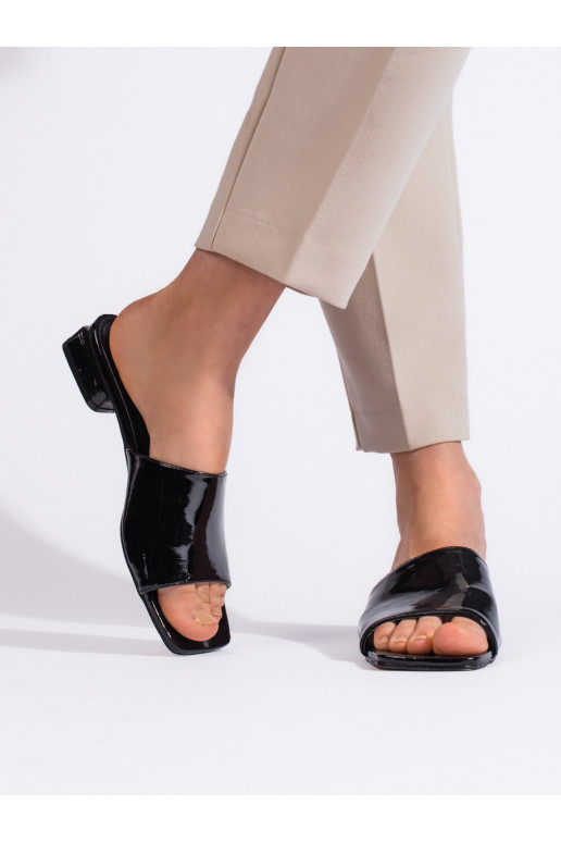 Dámské klasické černé nazouváky na podpatku