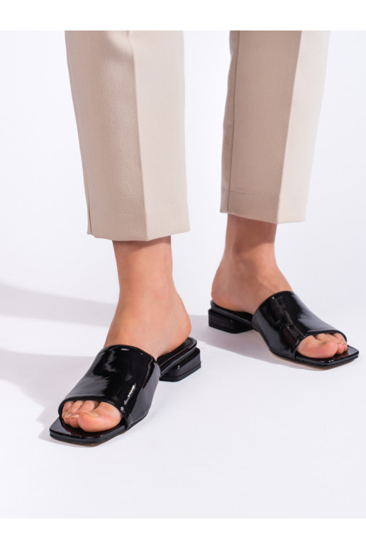 Dámské klasické černé nazouváky na podpatku