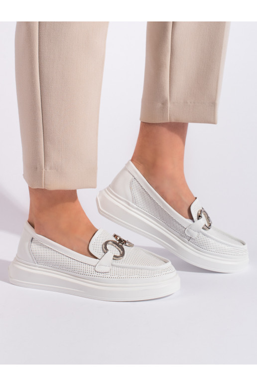 Bílé dírkované dámské mokasíny