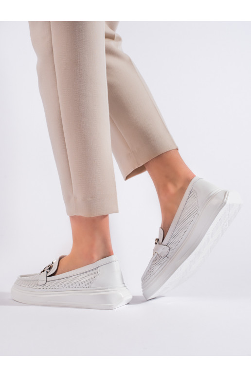 Bílé dírkované dámské mokasíny