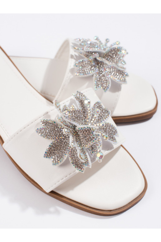 Bílé dámské nazouváky s ozdobou