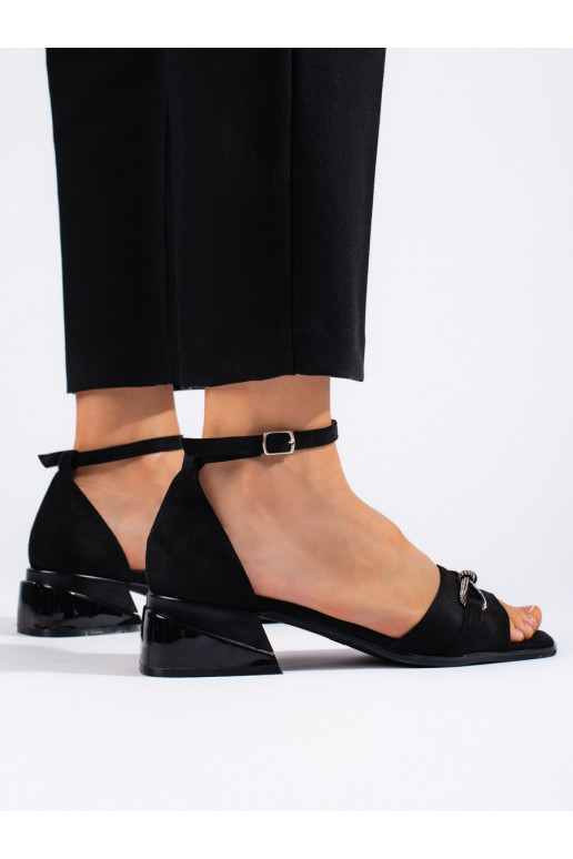 Černé semišové sandály na nízkém podpatku
