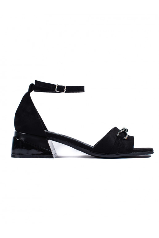 Černé semišové sandály na nízkém podpatku