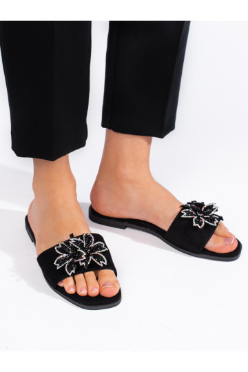 Černé dámské nazouváky s ozdobou