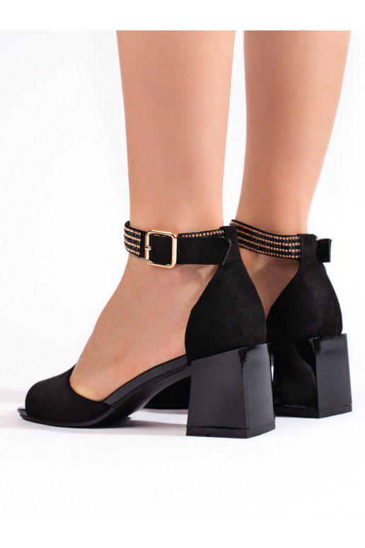 Dámské černé sandály na nízkém podpatku