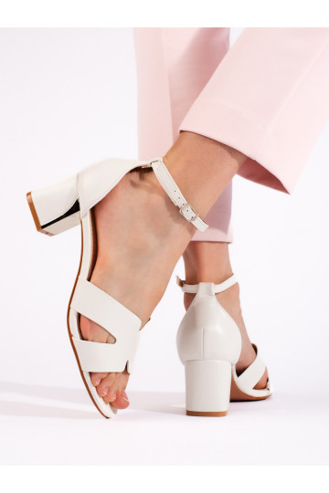 Bílé dámské sandály na podpatku 2