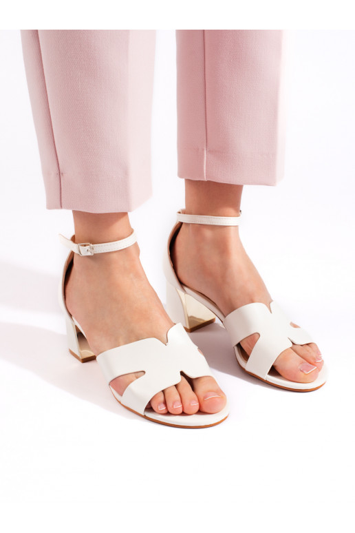 Bílé dámské sandály na podpatku