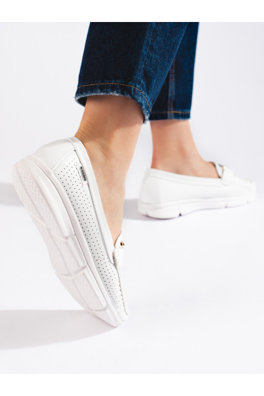 Bílé dámské mokasíny se sponou