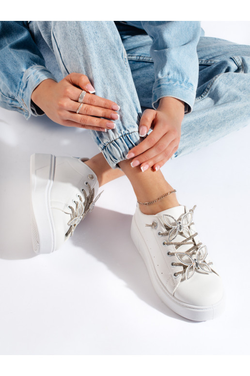 Bílé sportovní boty s motýlky