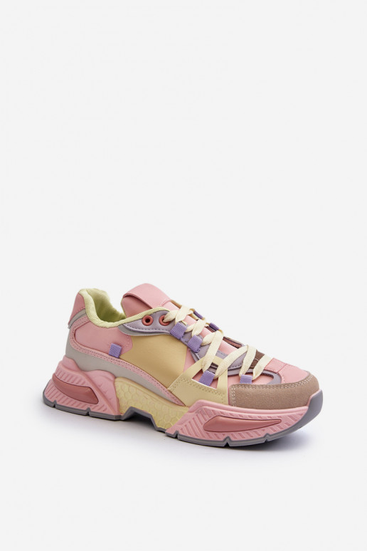 Snekersy su masyviu padu...