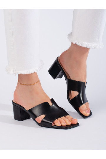 Černé dámské nazouváky na podpatku