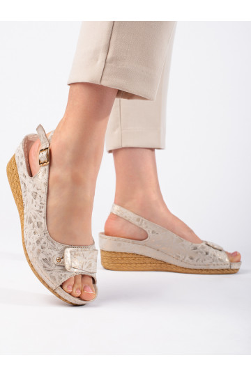 Béžové sandály na nízkém klínku espadrilky