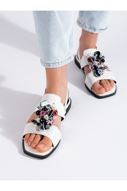 Bílé dámské sandály s ozdobou