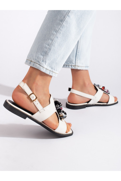 Bílé dámské sandály s ozdobou