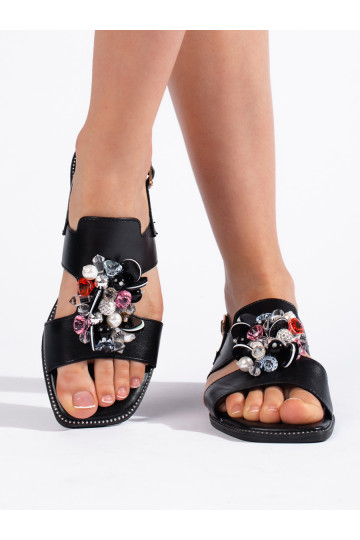 Černé dámské sandály s ozdobou 2