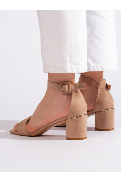Semišové béžové sandály na širokém podpatku