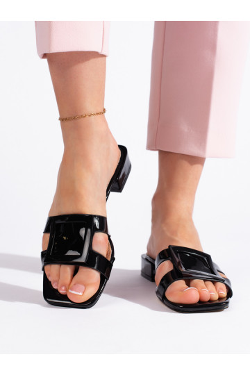 Klasické černé elegantní dámské nazouváky