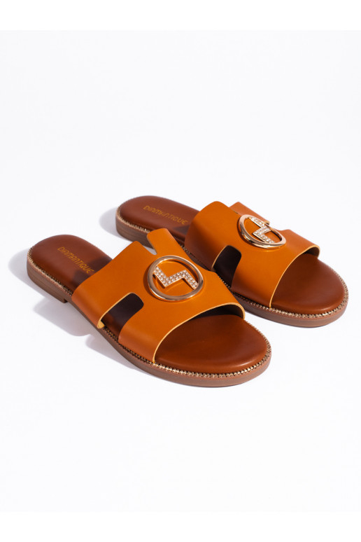 Hnědé ploché pantofle se zlatou ozdobou