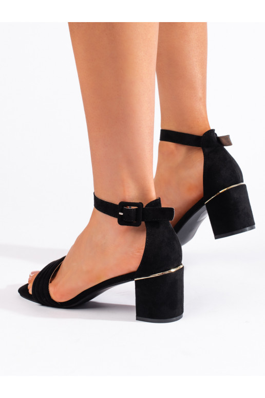 Semišové černé sandály na širokém podpatku