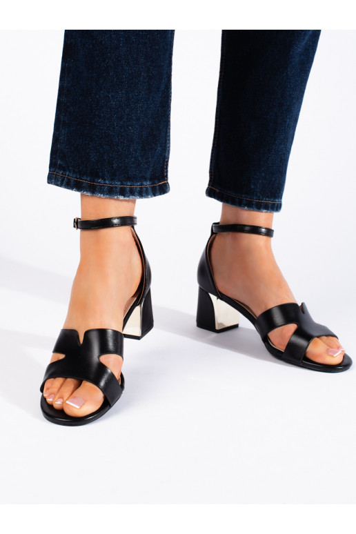 Černé sandály na nízkém podpatku