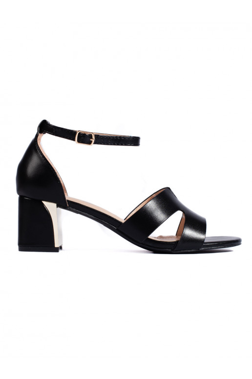 Černé sandály na nízkém podpatku