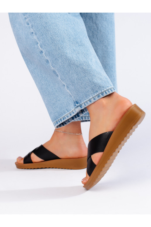 Černé dámské nazouváky na platformě