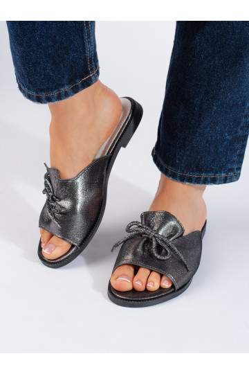 Stříbrné lesklé dámské pantofle