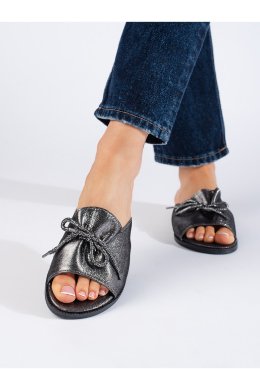 Stříbrné lesklé dámské pantofle