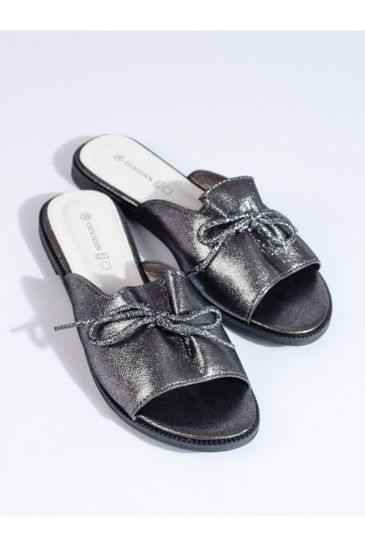 Stříbrné lesklé dámské pantofle