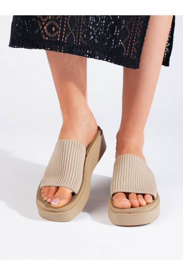 Dámské pantofle na klínku 2