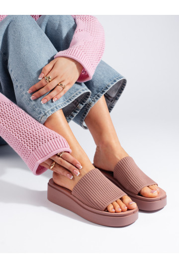 Dámské pantofle na klínku