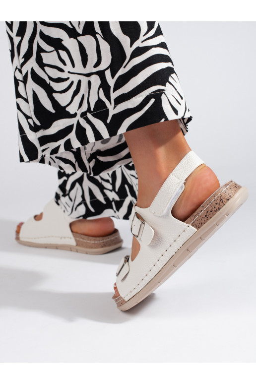 Bílé dámské sandály se zapínáním na suchý zip