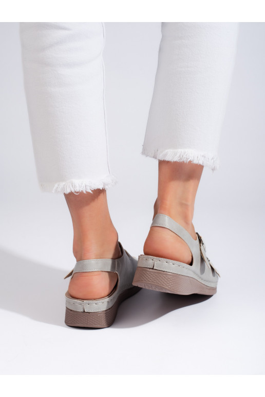 Pohodlné šedé sandály na nízkém klínku