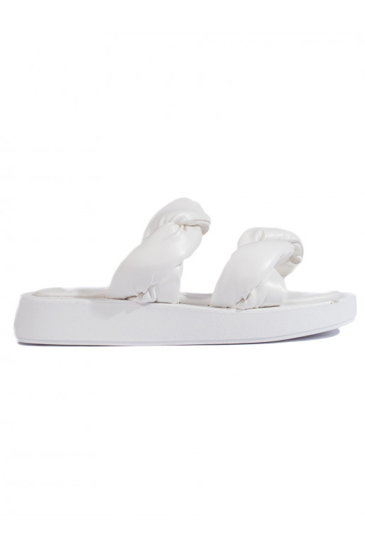 Bílé nazouváky na hrubé podrážce